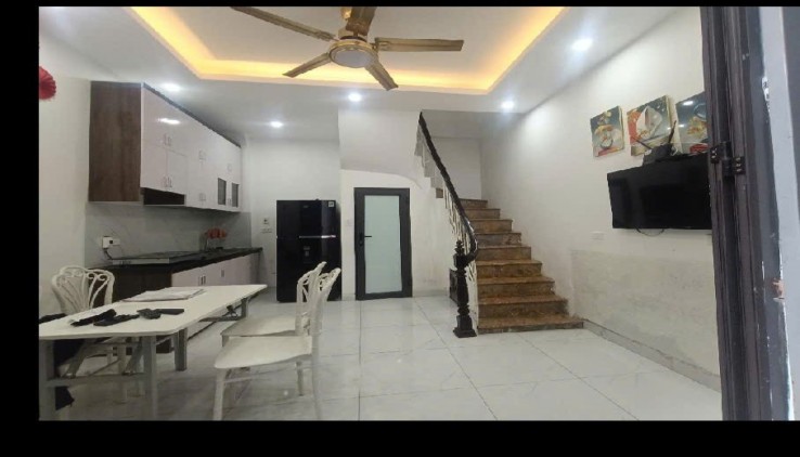 Bán nhà riêng Phố Minh Khai 4 tầng, 20m2, 2.7 tỷ, vài bước ra ô tô